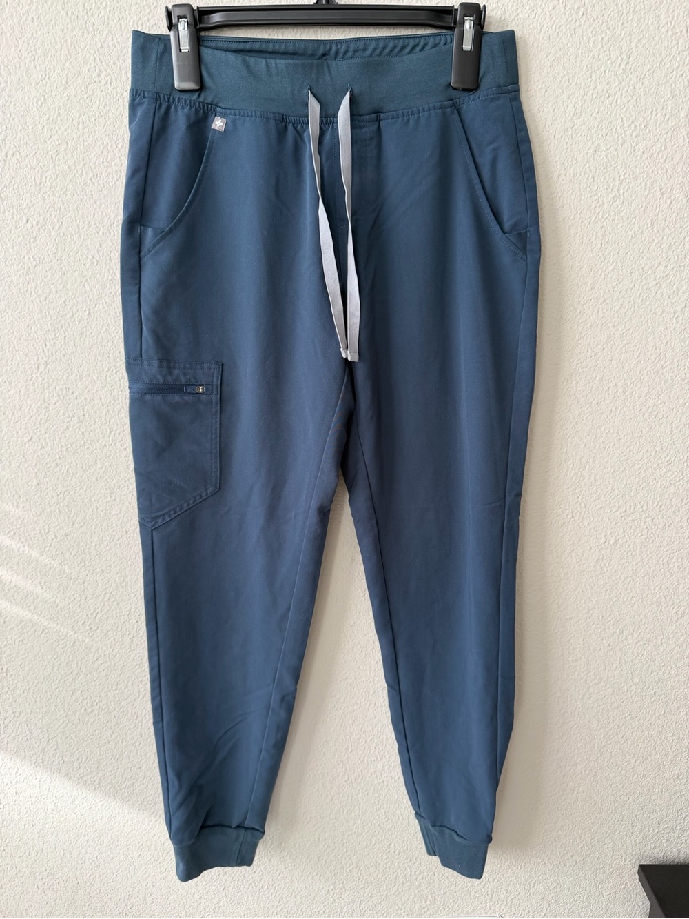 FIGS Zamora Jogger Scrub Pants – Dark Harbor